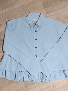Eleven Stitch Design Light Blue Button-Up Ruffle Hem Top Size Medium